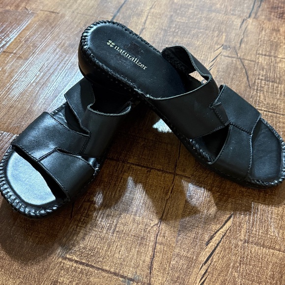 Naturalizer black leather sandals 8.5. - Picture 4 of 5